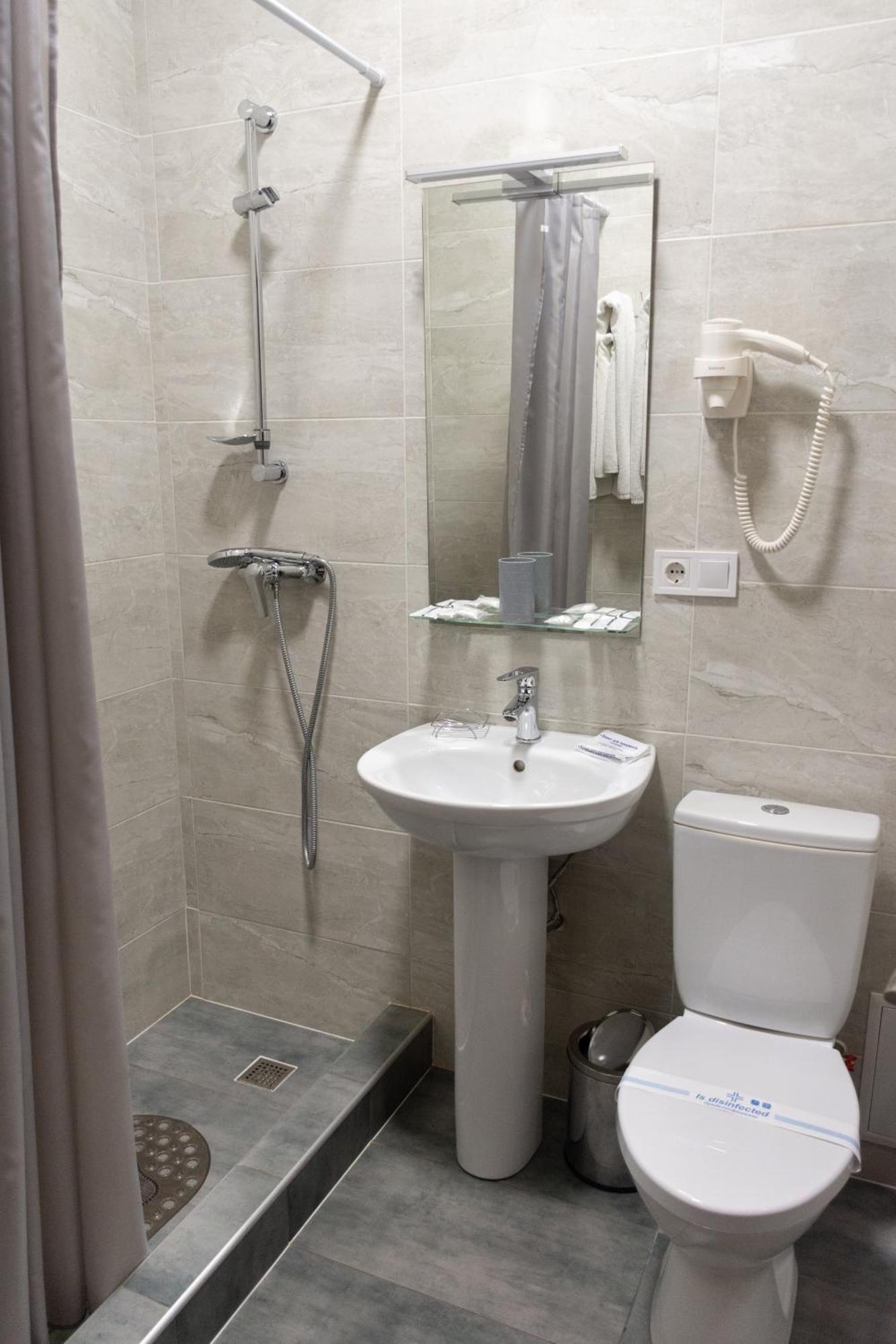 Kremin Hotel Kremençuk Dış mekan fotoğraf