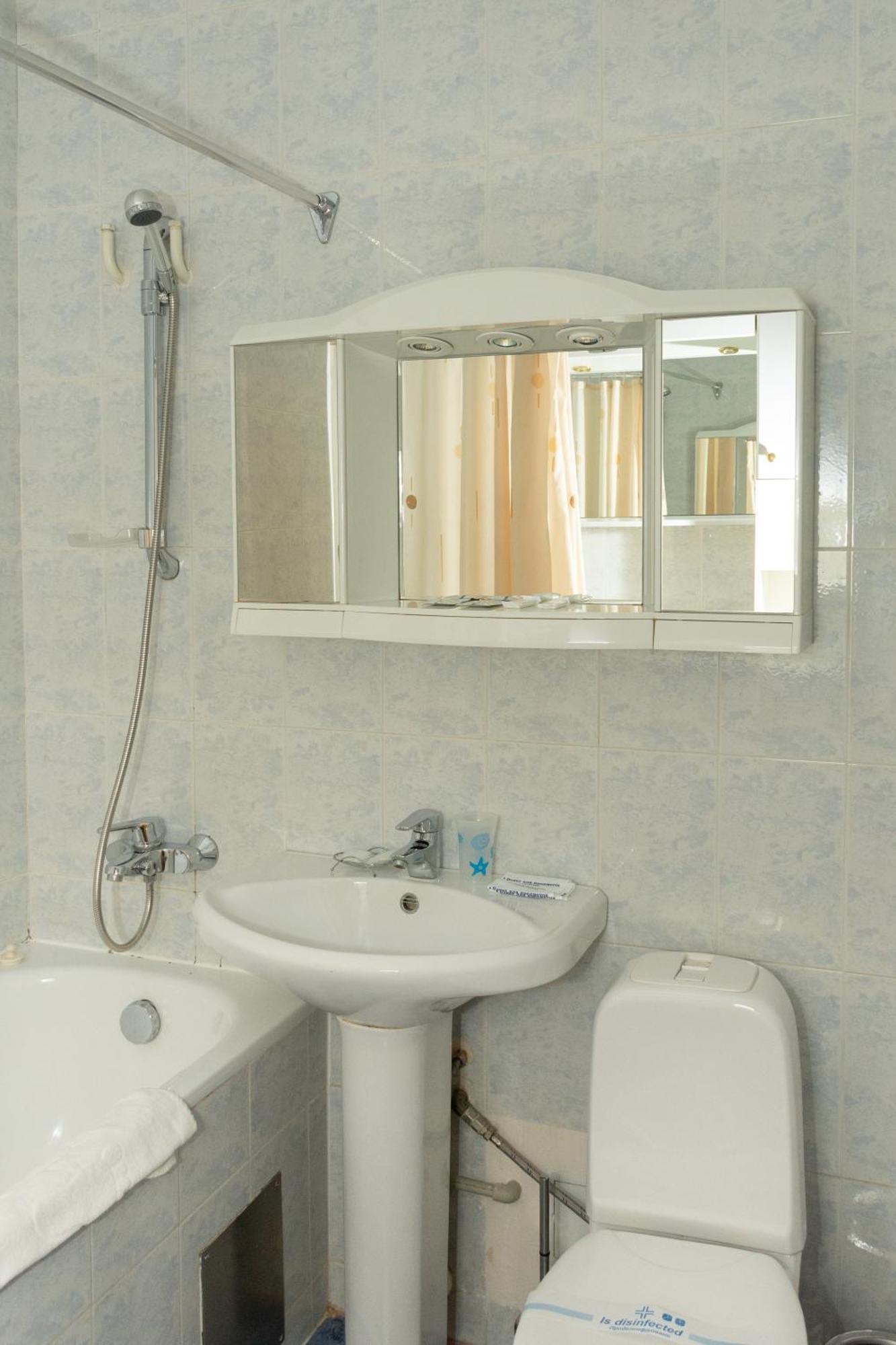 Kremin Hotel Kremençuk Dış mekan fotoğraf