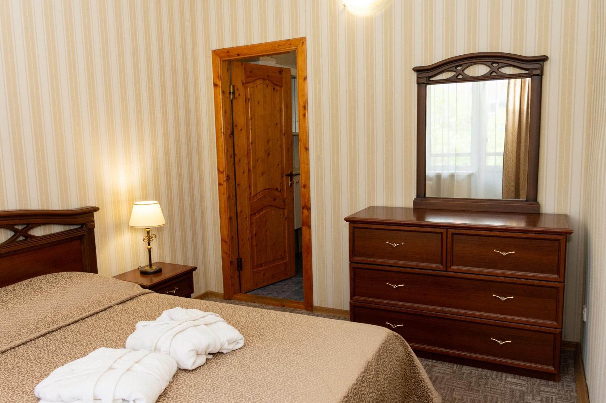 Kremin Hotel Kremençuk Dış mekan fotoğraf
