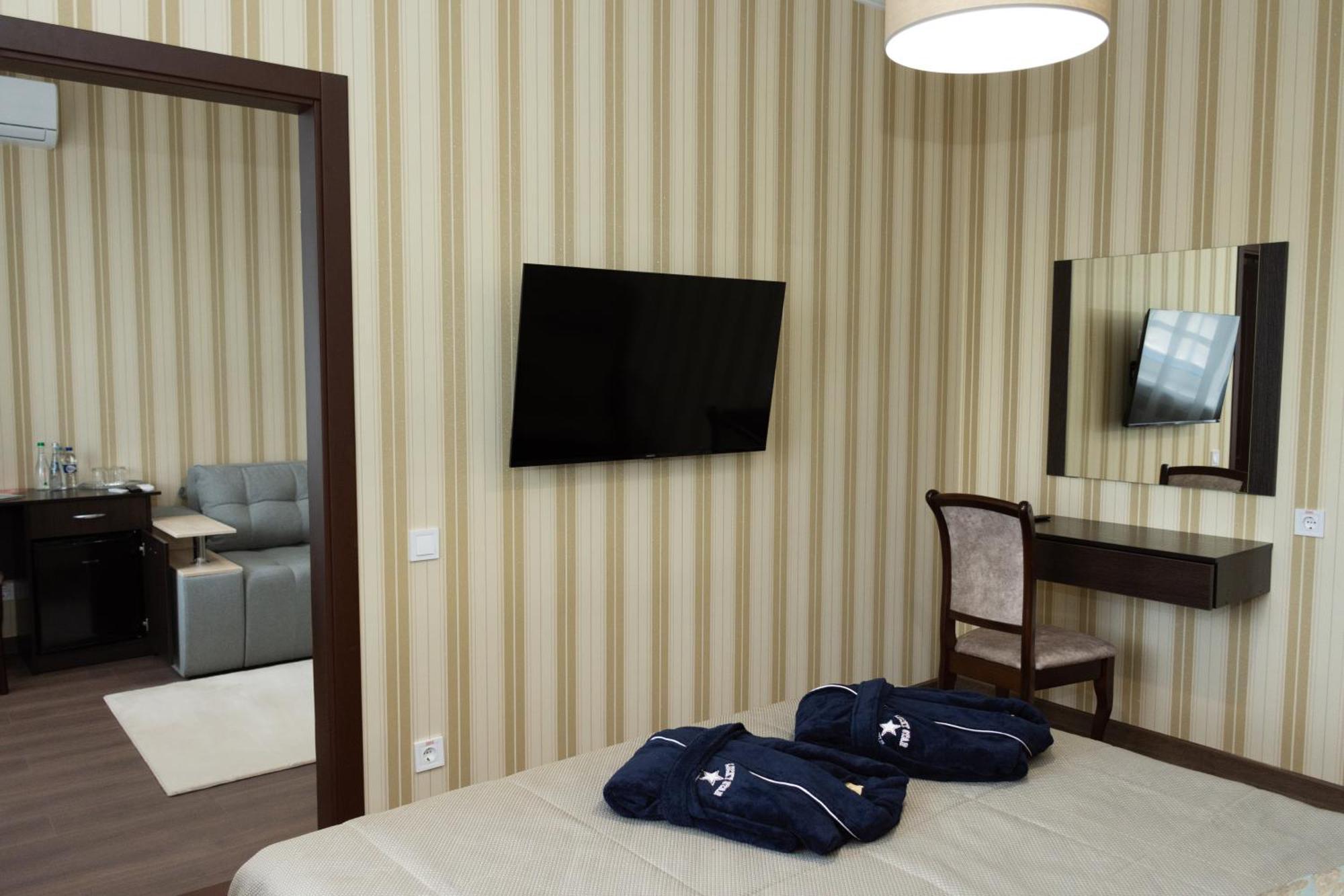 Kremin Hotel Kremençuk Dış mekan fotoğraf