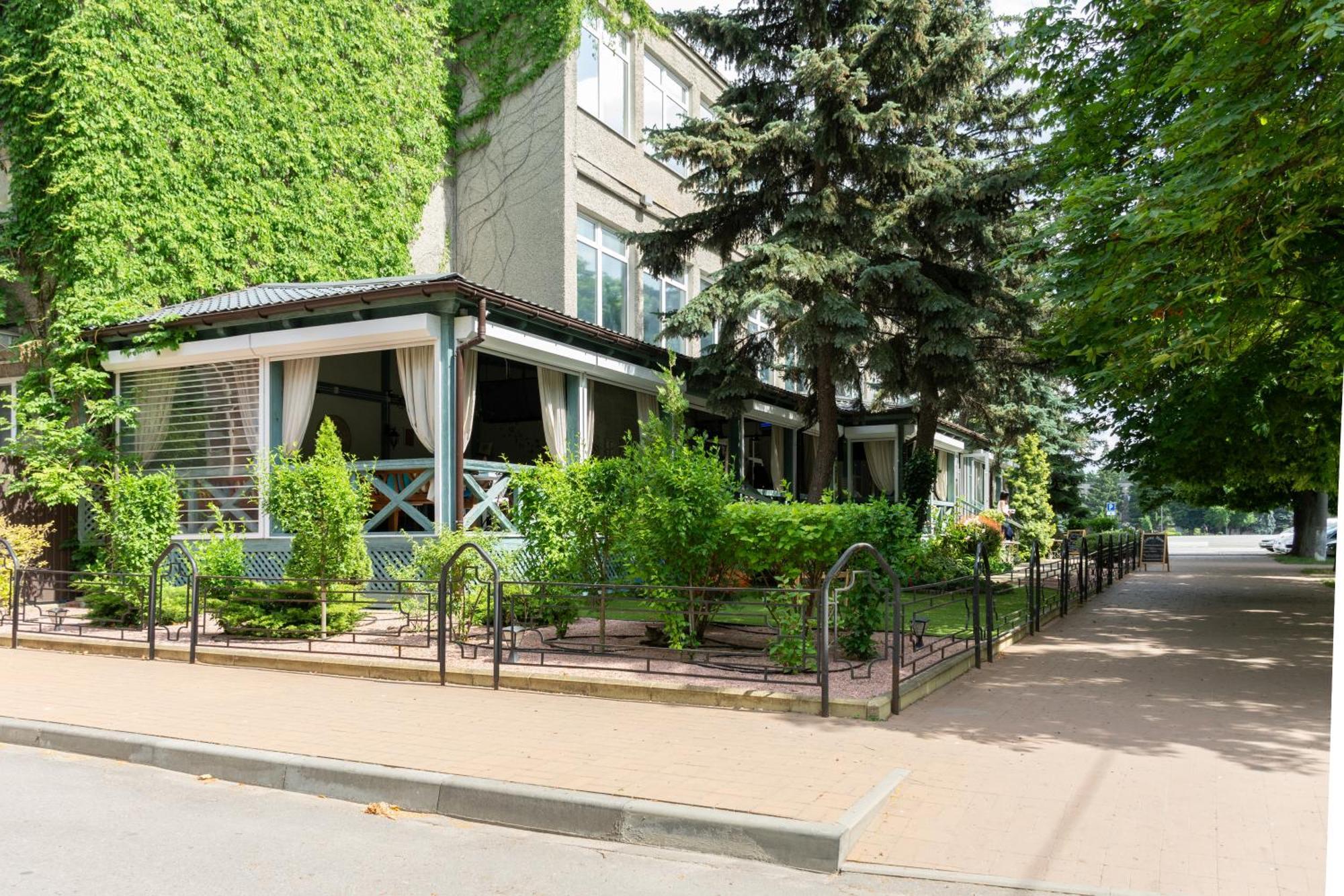 Kremin Hotel Kremençuk Dış mekan fotoğraf