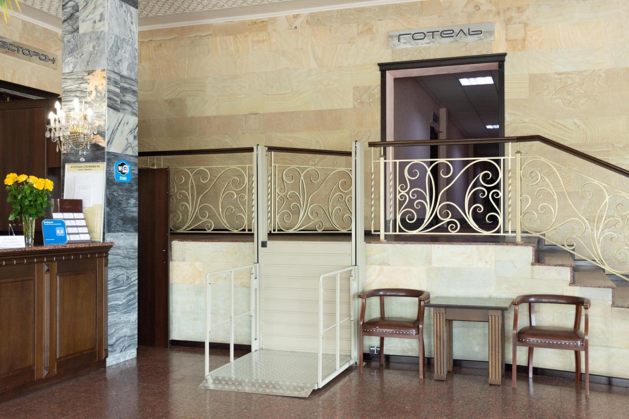 Kremin Hotel Kremençuk Dış mekan fotoğraf