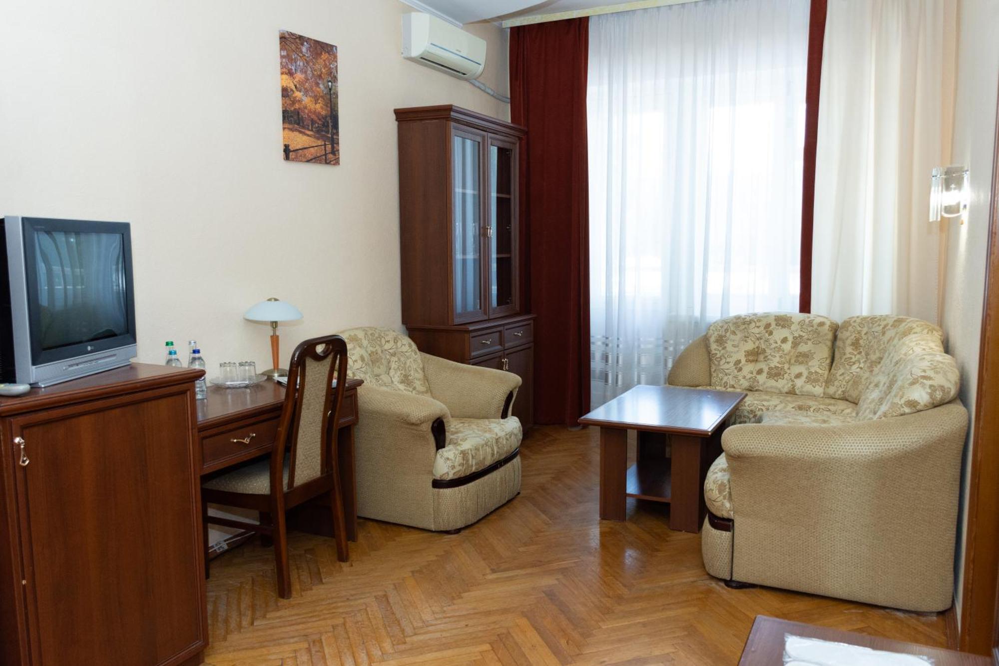 Kremin Hotel Kremençuk Dış mekan fotoğraf